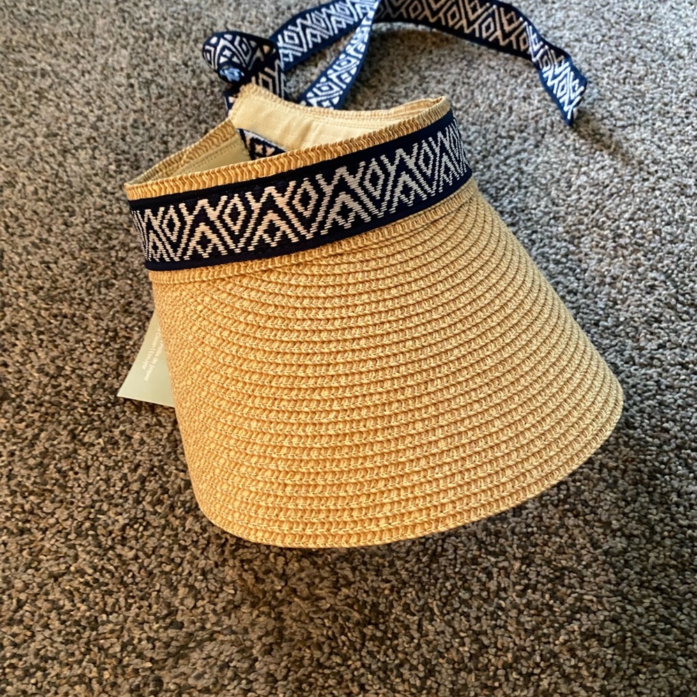 NWT visor - Picture 2 of 2